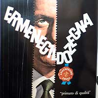 Плакат при входе в музей Ermenegildo Zegna.